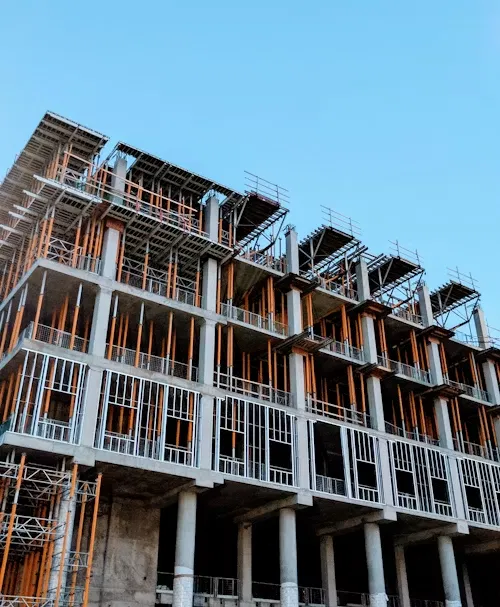 Edificio de obra nueva en construcción
